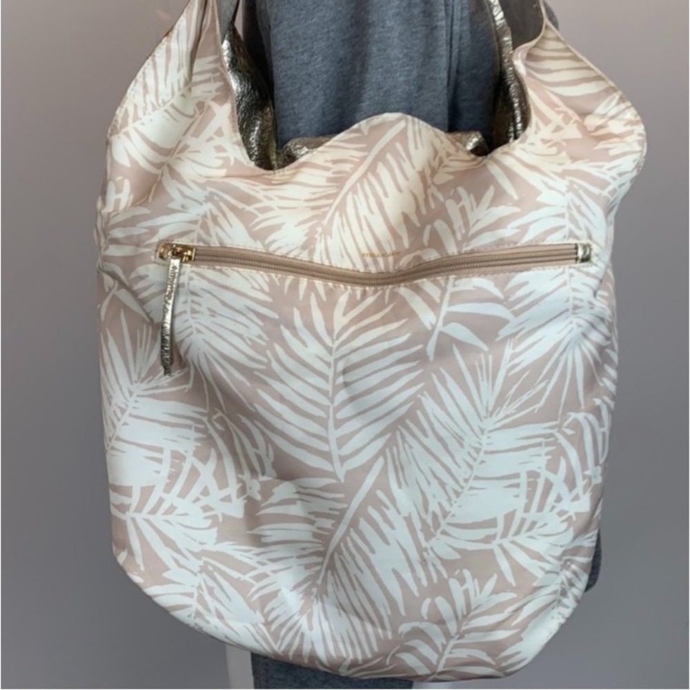 :: Stella & Dot | GOLD Switcheroo Reversible Tote Bag - Picture 3 of 4